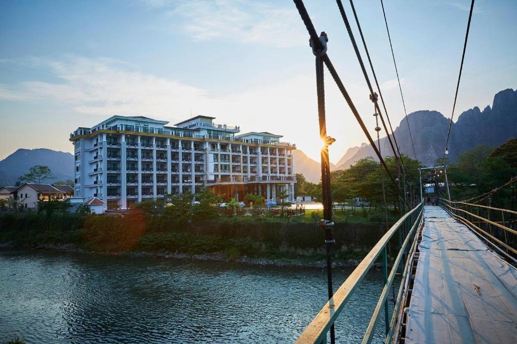 Thavisouk Riverside Hotel Vang Vieng Exteriör bild