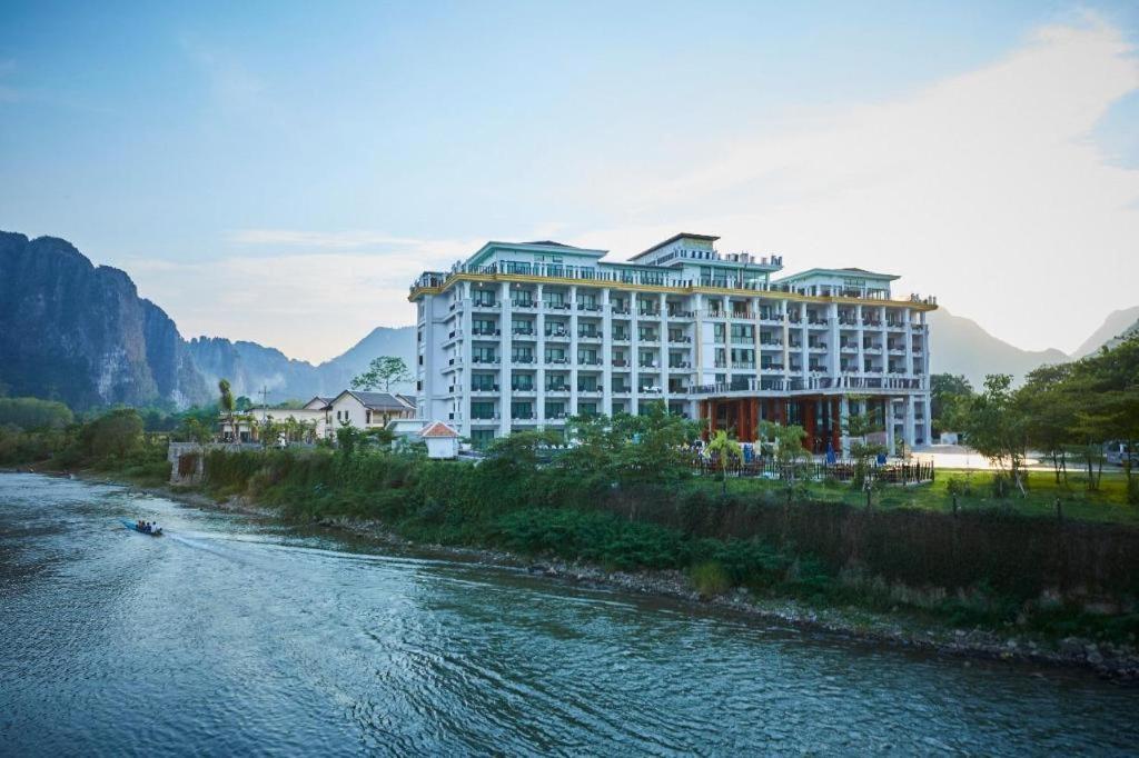 Thavisouk Riverside Hotel Vang Vieng Exteriör bild