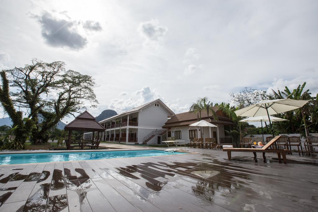 Thavisouk Riverside Hotel Vang Vieng Exteriör bild
