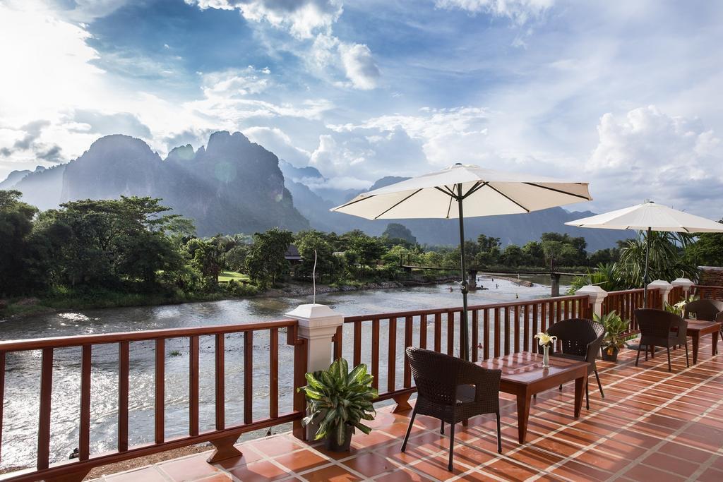 Thavisouk Riverside Hotel Vang Vieng Exteriör bild