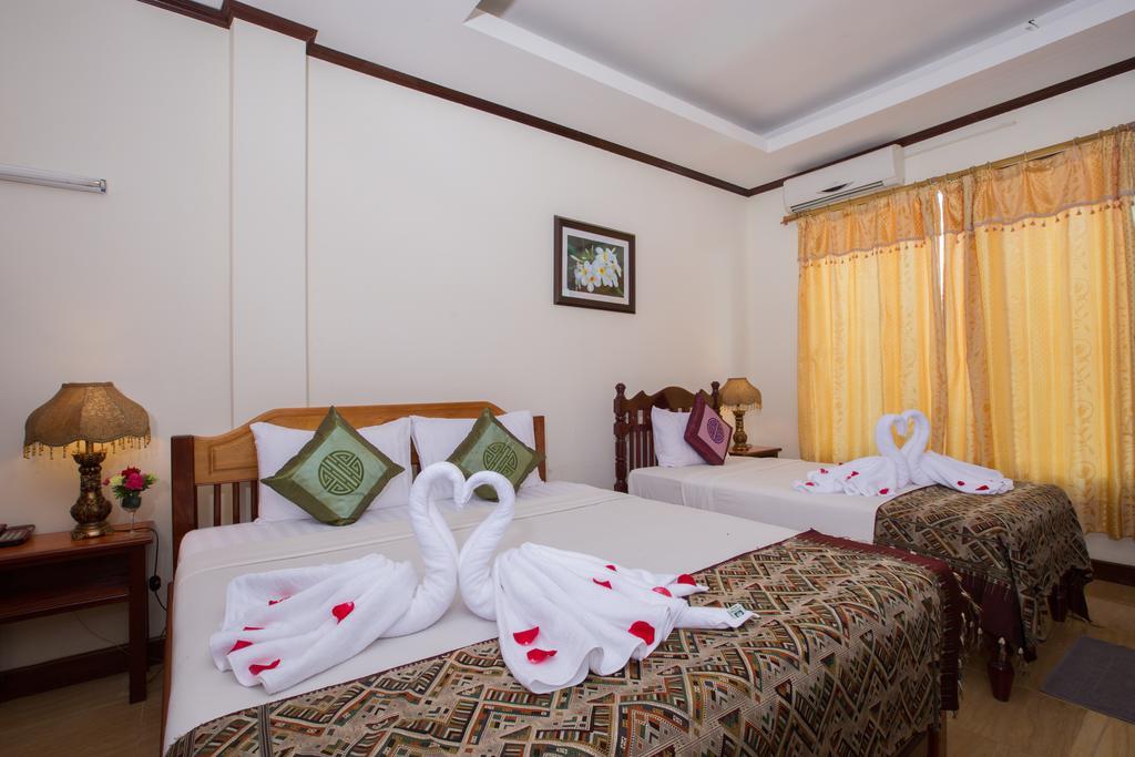 Thavisouk Riverside Hotel Vang Vieng Exteriör bild