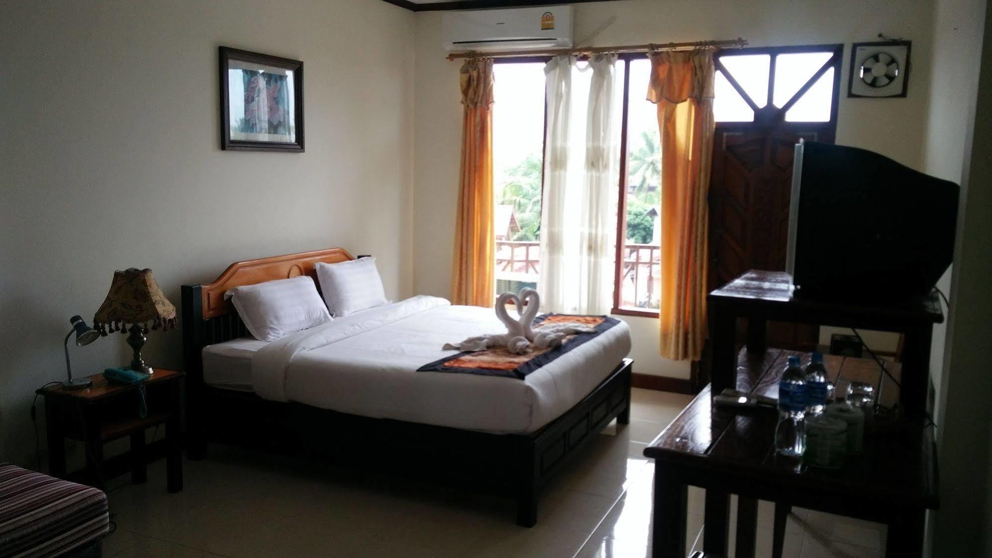 Thavisouk Riverside Hotel Vang Vieng Exteriör bild