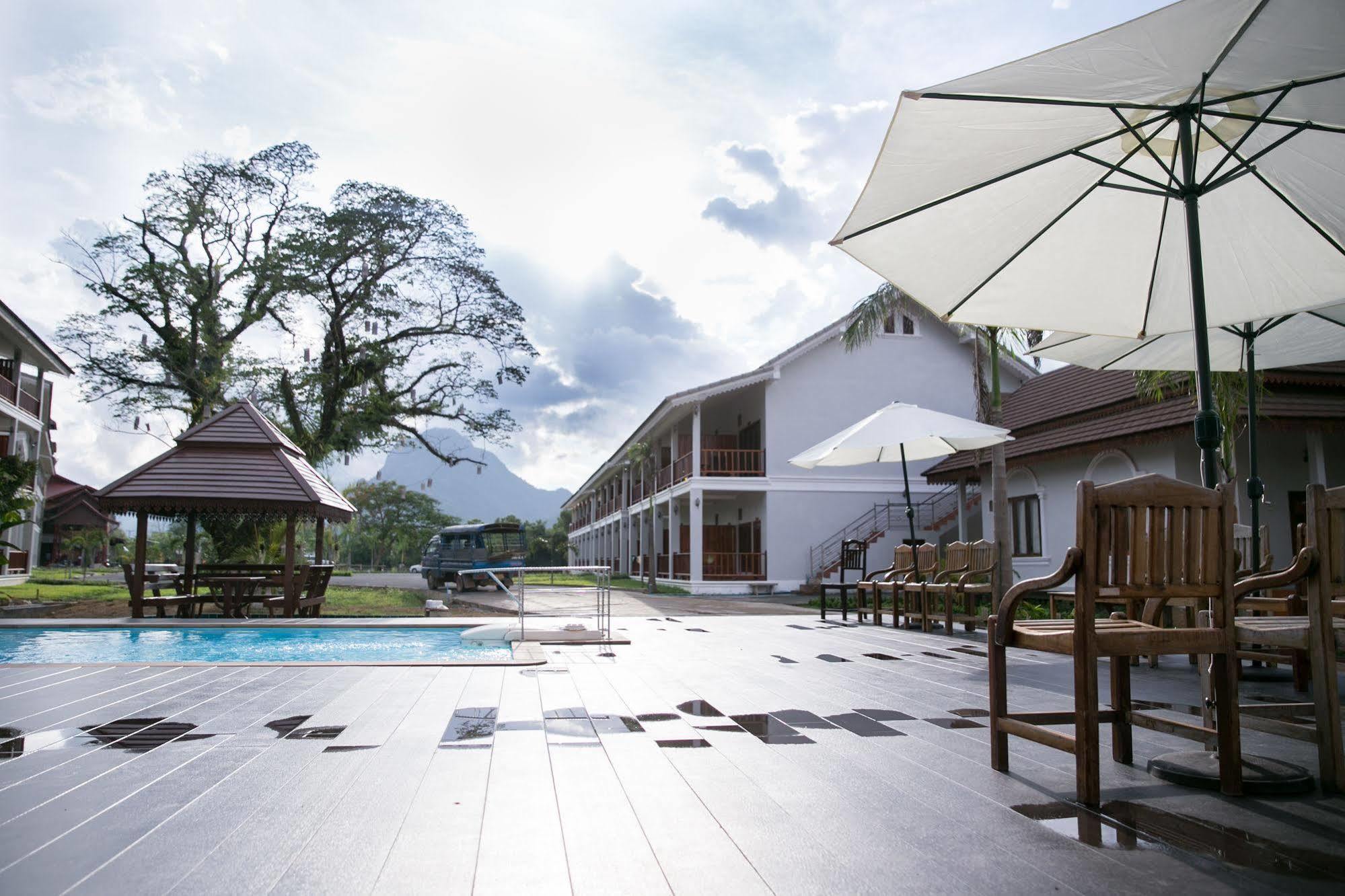 Thavisouk Riverside Hotel Vang Vieng Exteriör bild